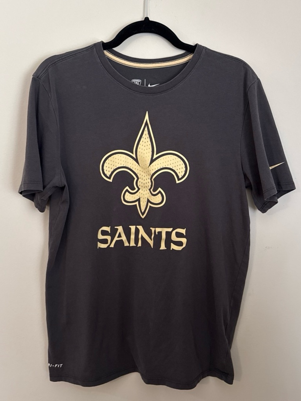 Nike Men’s Saints Logo Tee — Black/Gold
